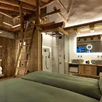 Akchalet Akon *